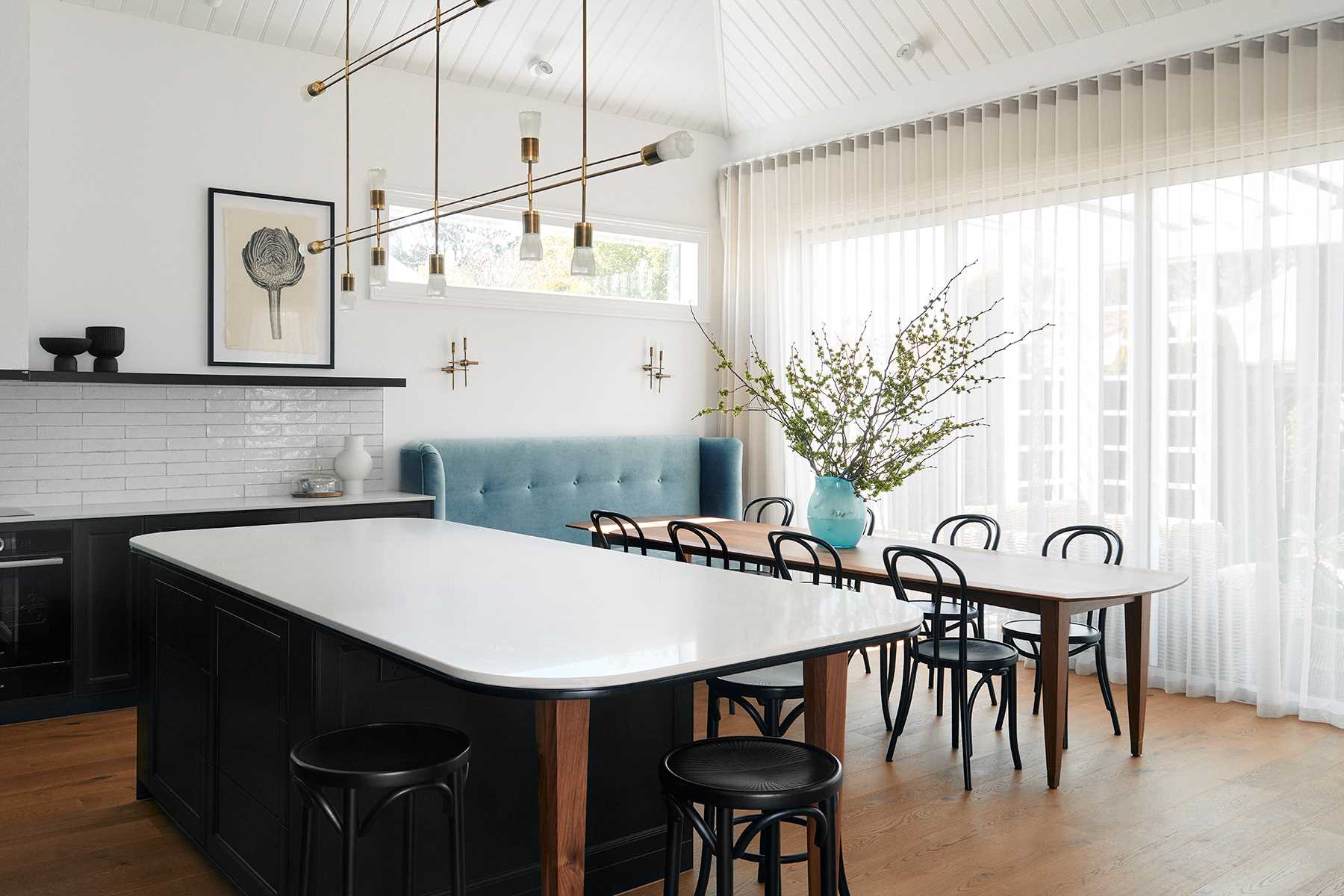 LB Dining Kitchen KynetonHouse_17662.jpg